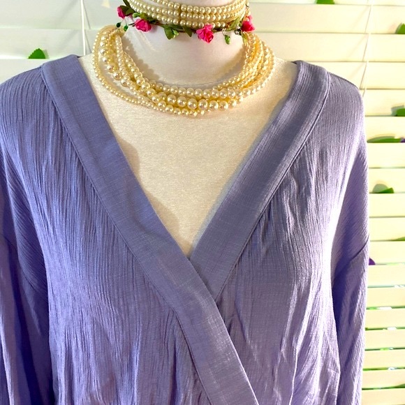 Gift Sold tnester Avi & Viv periwinkle wrap top - Picture 2 of 7